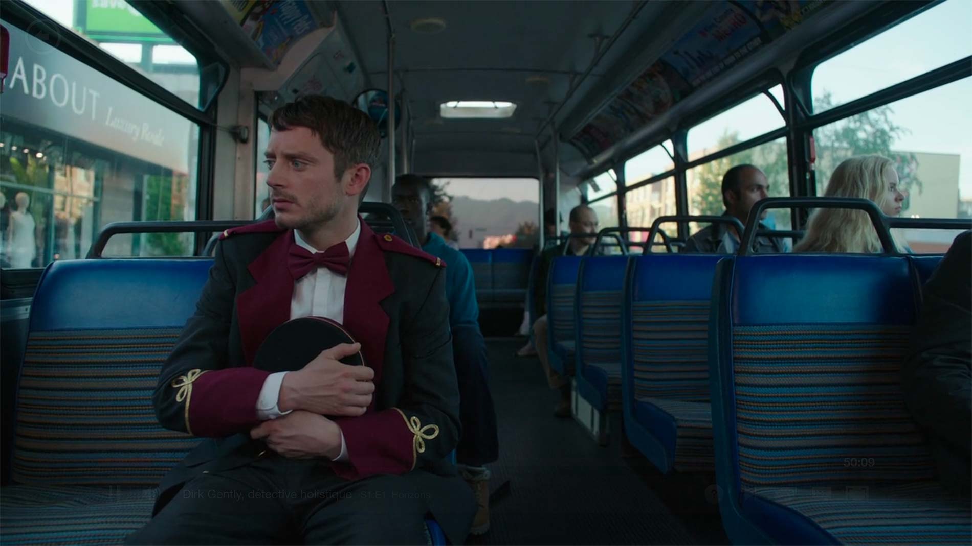 Dirk Gently - Todd bus